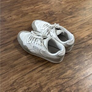 Reebok Classic White Sneakers 6.5 Women’s, 5 Men’s